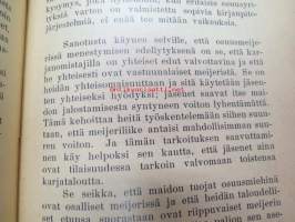 Osuusmeijerit. Käsikirja niiden perustamisesta ja taloudenhoidosta. Pellervo-seura 1906 -co-op dairies, their founding and management, in finnish