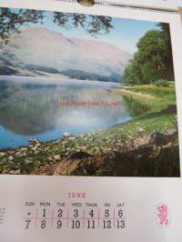 Scots Pictorial Calendar 1959 (in colour) unused with envelope -&quot;skottilainen maisema&quot; seinäkalenteri, käyttämätön, 2 viikon sivut, mukana alkuperäinen