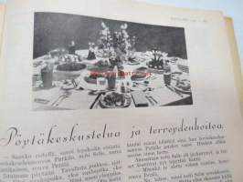 Kotiliesi 1930 nr 3, helmikuu I, ilmestynyt 1.2.1930, sis. mm. seur. artikkelit / kuvat / mainokset; Kansikuva &quot;Kotilieden käsitöillä&quot;, Kultanauha-margariini,