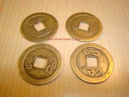 4 kpl Kiinalaisia onnenrahoja, Feng Shui. Esim. lahjaksi. Halkaisija noin 25 mm.