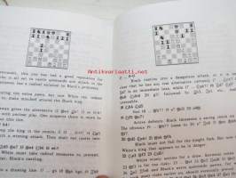 Delayed Castling -chess book / shakkikirja