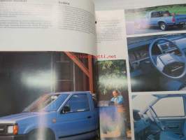 Nissan pakettiautojen tuotekansio / dealer´s van info folder