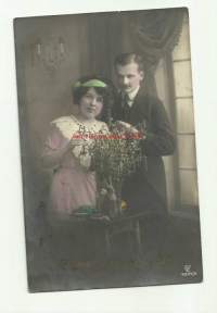 Rakastavaiset   - romantiikkapostikortti postikortti kulkenut  merkki pois