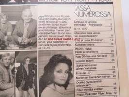 UM Uusi Maailma 1977 nr 22, ilmestynyt 9.11.1977, sis. mm. seur. artikkelit / kuvat / mainokset; Kansikuva Kate O´Mara, Aateluus ei velvoita mihinkään - ainakaan