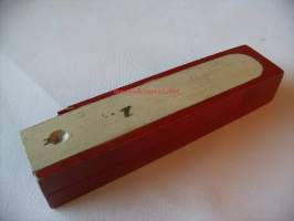 Kynäpenali puuta  23x5,5x4 cm