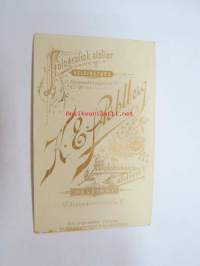 Solki-Siiri, Atelier K.E. Ståhlberg, Helsingfors -visiittikorttivalokuva -visit card photograph