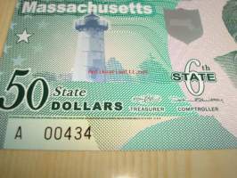 Massachusetts 50 State Dollars, John F. Kennedy, toisella puolella U.S.S. Constitution -purjelaiva, hieno ja laadukas polymeeri-kuriosaseteli. Jokaisessa setelissä