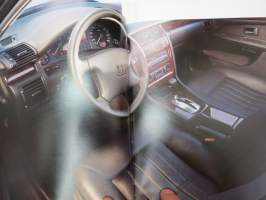 Audi A8 -myyntiesite / brochure