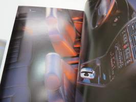 Audi A8 -myyntiesite / brochure