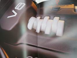 Audi A8 -myyntiesite / brochure