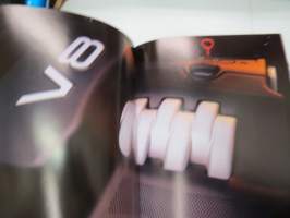 Audi A8 -myyntiesite / brochure