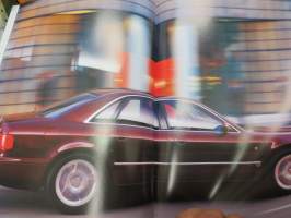 Audi A8 -myyntiesite / brochure