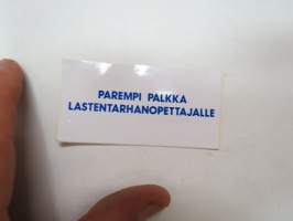 Parempi palkka lastentarhanopettajalle -tarra / sticker