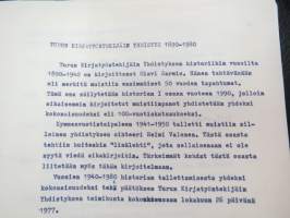 Turun Kirjatyöntekijäin Yhdistys 1890-1980 historiikki + 2 eri koneella kirjoitettua käsikirjoitusta / versiota? ko. teoksesta sekä muuta yhdistyksen