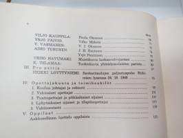 Riihimäen lyseo 1905-1955. Riihimäen yhteiskoulun (1905-1931), yhteislyseon (1931-1944) ja lyseon (1944-1955) 50-vuotisjulkaisu, koulun historiikki, opettaja- ja