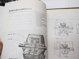 Esmac - Voimansiirtolaitteet - Variaattorit, vaihteet, voimansiirtoelimet -kansio, jossa esitteitä, teknistä tietoa, ym. -binder with brochures etc.