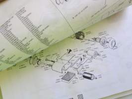 Skil Service Manual 1985 - Skil-laitteiden ja työkoneiden huolto- ja varaosakirja 1985, sisältää kuvaston, sähkökaavioita, teknisiä arvoja yms. -katso