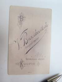 Pitsikaula, Atelier Viktor Barsokevitsch, Kuopio -visiittikorttivalokuva -visit card photograph