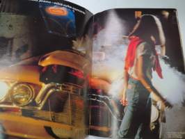 V8 Magazine 1982 nr 3 -Hot Rod magazine