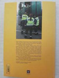Naiset Tullissa - Sulkakynästä sähköiseen tullaukseen