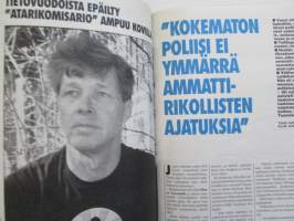 Alibi 1994 nr 9, sis. mm. artikkelit / kuvat / mainokset; Vankilajohtaja Rauno Lund, Algerialaiset Zine Boumaraf a Tahar Chabbi, Falunin verilöyly Matias Flink,