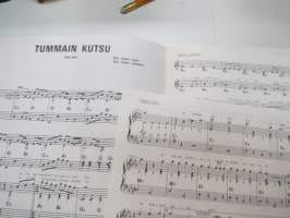 Tummain kutsu / Taistelu vuorista -nuotit / notes