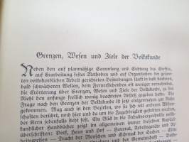 Volkskunde - Dem Atlas der deutschen Volkskunde zum Geleit -saksalisen kansatieteen / folkloristiikan alan kirja, jossa käydään läpi saksalaisuuden perusasioita