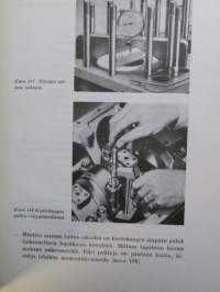 Auton moottorioppi
