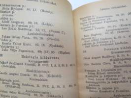 Suomen Valtiokalenteri 1922, sisältää kaiken tarpeellisen ja tarpeettoman tiedon Suomen valtion asioista ja virkamiehistä, esimerkiksi karttapaperin