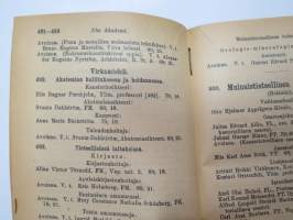 Suomen Valtiokalenteri 1922, sisältää kaiken tarpeellisen ja tarpeettoman tiedon Suomen valtion asioista ja virkamiehistä, esimerkiksi karttapaperin