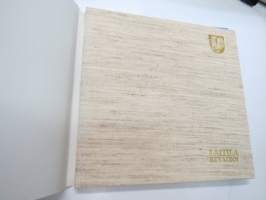 Laitila kuvateos -kuntaesittelykirja, teksti suomeksi, ruotsiksi ja englanniksi -community presentation book