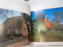 Laitila kuvateos -kuntaesittelykirja, teksti suomeksi, ruotsiksi ja englanniksi -community presentation book