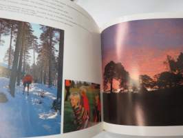 Laitila kuvateos -kuntaesittelykirja, teksti suomeksi, ruotsiksi ja englanniksi -community presentation book