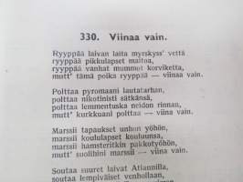 Laulu-Matti -yhteislaulukirja laulujen nimet näkyvät kohteen kuvissa / song book