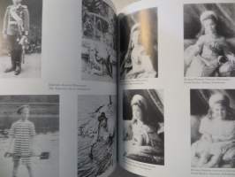 Romanovit aikojen saatossa 1860 - 1997. The Romanovs- Trought Time 1860-1997