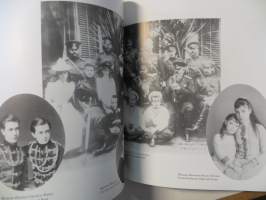 Romanovit aikojen saatossa 1860 - 1997. The Romanovs- Trought Time 1860-1997