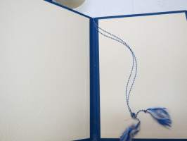 Onnittelukansio - kannessa Suomen vaakunaleijona -folder for ceremonies