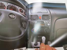Nissan Almera 2001 -myyntiesite / brochure
