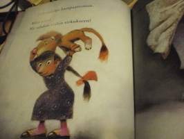 Fröbelin palikat esittää Töihin sirkukseen