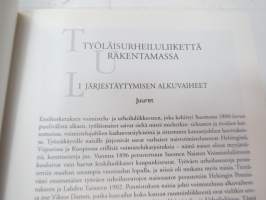 Liikkeen puolesta - Työväen Urheiluliiton naisia 1919-1996 matrikkeliteos -women in athletic clubs union