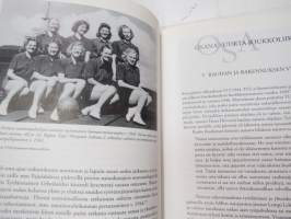 Liikkeen puolesta - Työväen Urheiluliiton naisia 1919-1996 matrikkeliteos -women in athletic clubs union