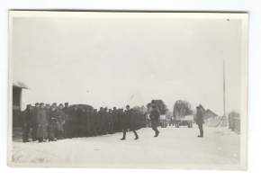Sota-ajan kuormasto Kaitajärvellä 1942 - valokuva 6x9 cm