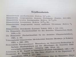 Biisamimyyrä (Fiber Zibethicus), kirjassa runsaasti merkintöjä ja irtoliuskoja jokunen - lienee jonkun tutkijan käytössä ollut kappale? V. Korvenkontio?