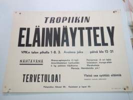 Tropiikin Eläinnäyttely VPK:n talon pihalla 1-8.3.1959 &quot;Yleisö saa syöttää eläimiä&quot; -juliste / poster