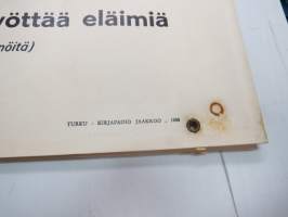 Tropiikin Eläinnäyttely VPK:n talon pihalla 1-8.3.1959 &quot;Yleisö saa syöttää eläimiä&quot; -juliste / poster
