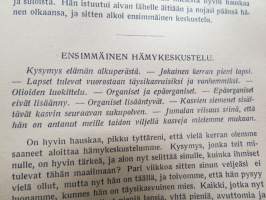 Mitä tytön tulee tietää - Puritaskirjasto I, &quot;hämykeskustelujen&quot; muotoon rakennettu valistuskirja