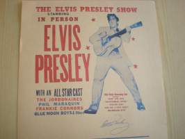 Elvis Presley juliste &quot;nimikirjoituksella&quot;. Juliste/nimikirjoitus on painettu 1950-luvun paperille, ei siis käsinkirjoitettu. Koko noin 21,5 cm x 28 cm. Hieno