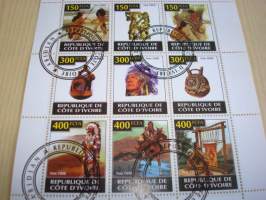 Amerikan intiaani, 9 postimerkin arkki, leimattu, vuodelta 2000, Norsunluurannikko, hieno. Katso myös muut kohteeni mm. noin 1200 erilaista amerikkalaista