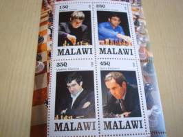 Shakin mestarit: Carlsen, Anand, Kramnik ja Kasparov, 4 postimerkin arkki, leimaamaton, vuodelta 2013, Malawi, hieno. Katso myös muut kohteeni mm. noin 1200