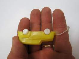 Keltainen farmariauto - karkkipussiauto? -toy car